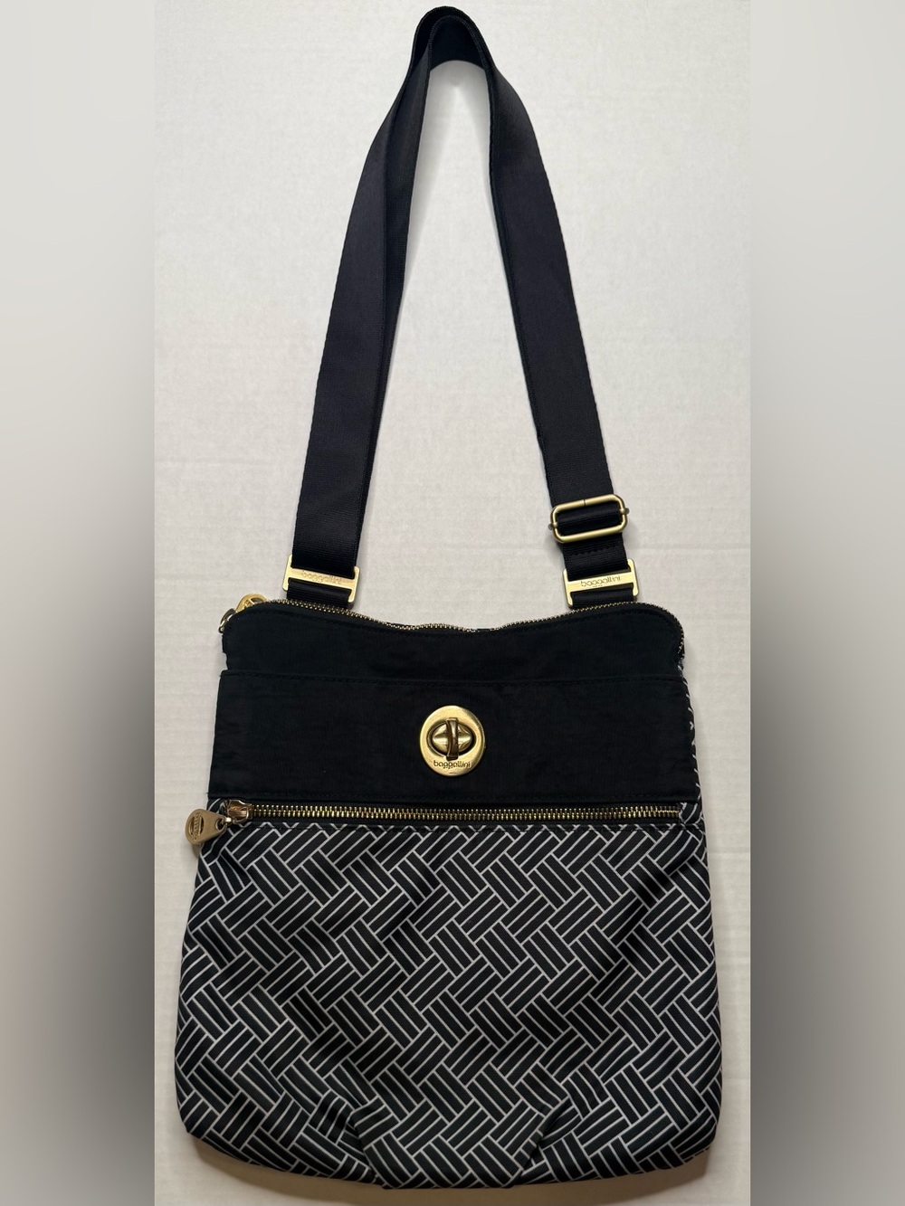 Baggallini Crossbody Bag Black Geometric Print Travel Organizer Purse